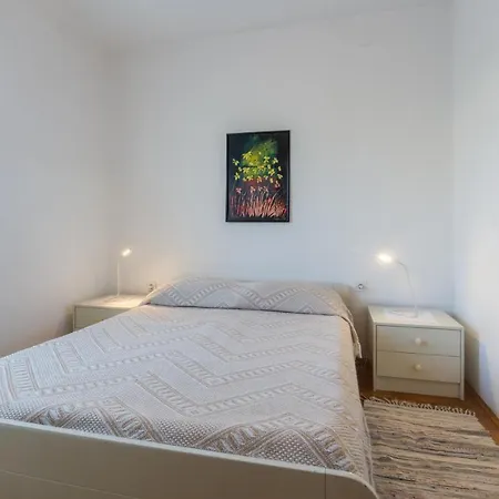 With A Parking Space - 6992