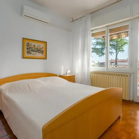 With A Parking Space - 6992