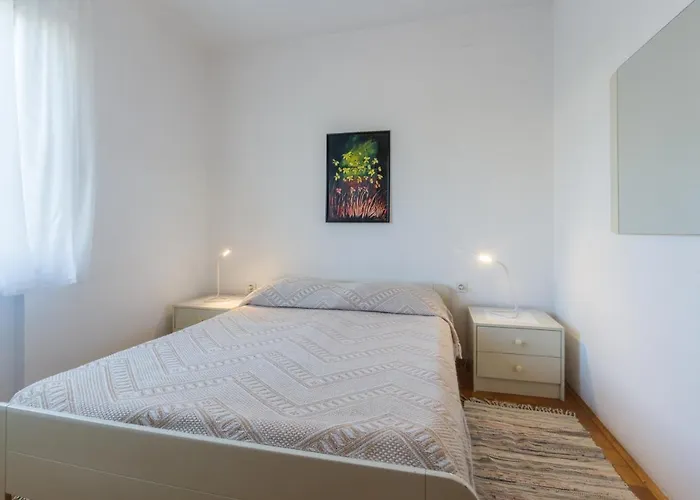 With A Parking Space - 6992