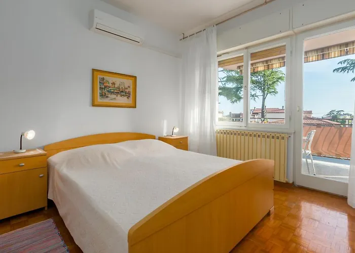 With A Parking Space - 6992