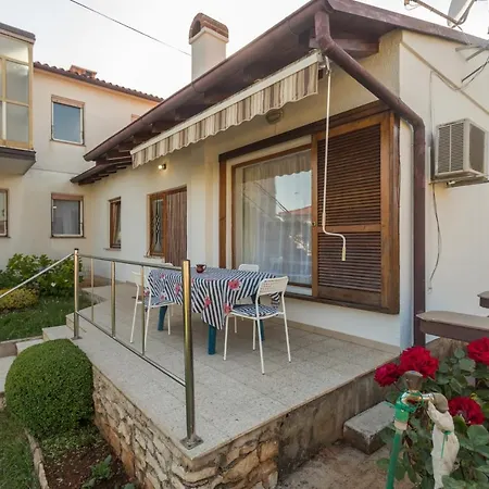 With A Parking Space - 6992 아파트