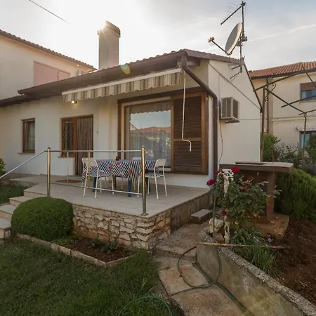 With A Parking Space - 6992 Umag