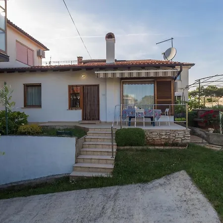 With A Parking Space - 6992 아파트